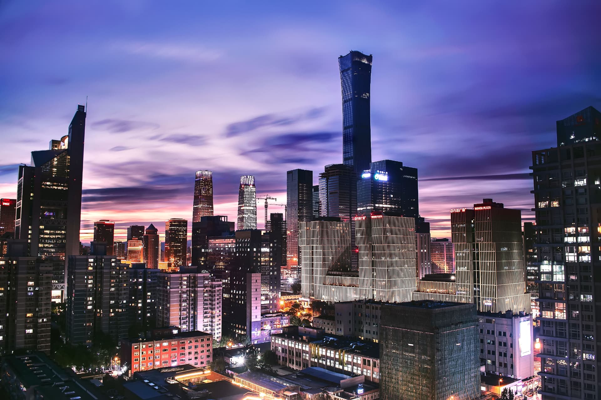 Skyline o llegada nocturna a Beijing
